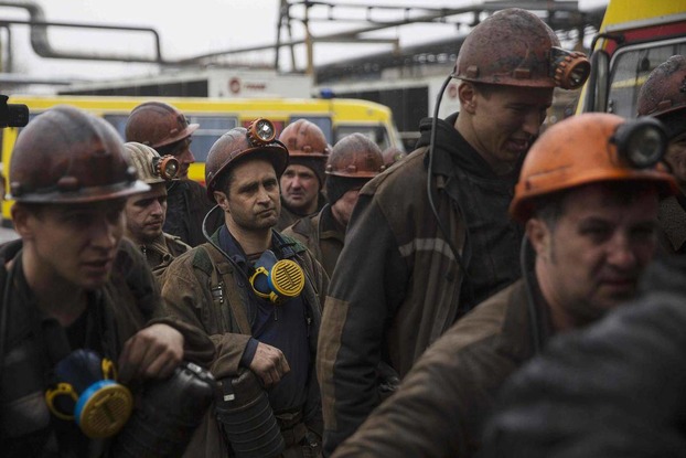 Горняки двух шахт продолжают забастовку из-за долгов по зарплате — глава профсоюза
