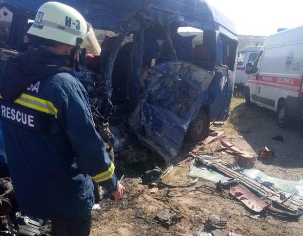 Под Одессой маршрутка врезалась в грузовик: 9 погибших
