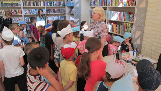 Для ребят в Мирнограде устроили путешествие в страну книг