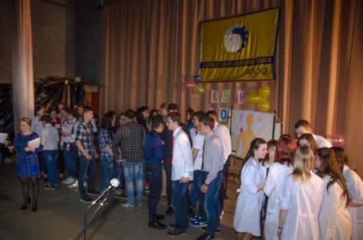 В Славянске в химико-механическом колледже соревновались веселые и находчивые