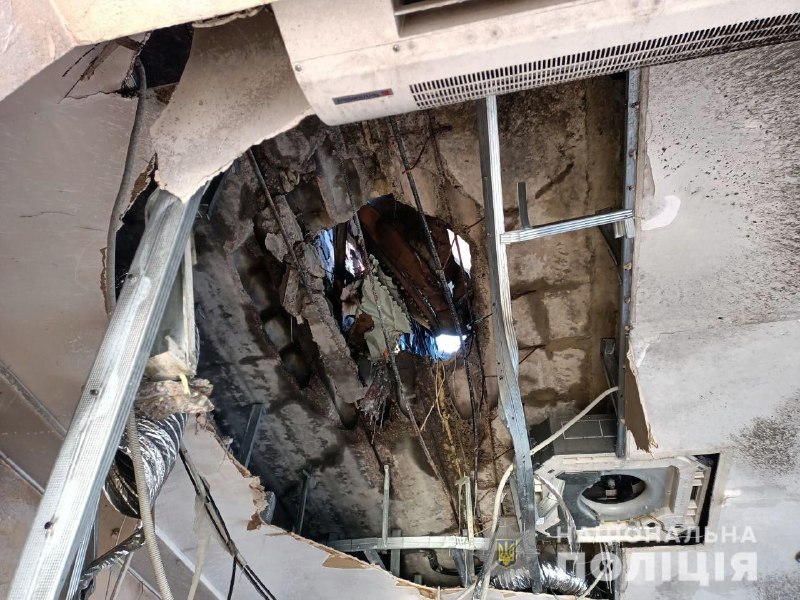 Взрыв в Покровске: Обломки Искандер-М упали на магазин-кафе