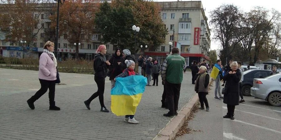 Херсон снова под контролем Украины, а жители Чернобаевки встречают ВСУ гимном