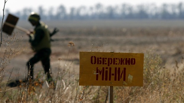 С начала войны на Донбассе от мин погибли 300 мирных жителей, 27 из них – дети