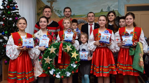 Благотворительный Фонд Бориса Колесникова вручил детям Донецкой области новогодние подарки