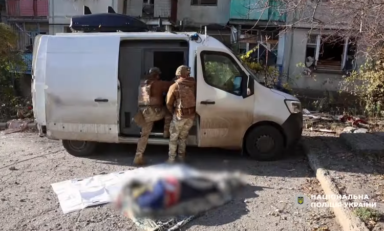 Вывозят раненых, маломобильных и тела погибших: "Белый ангел" продолжает эвакуацию из Константиновки. Видео