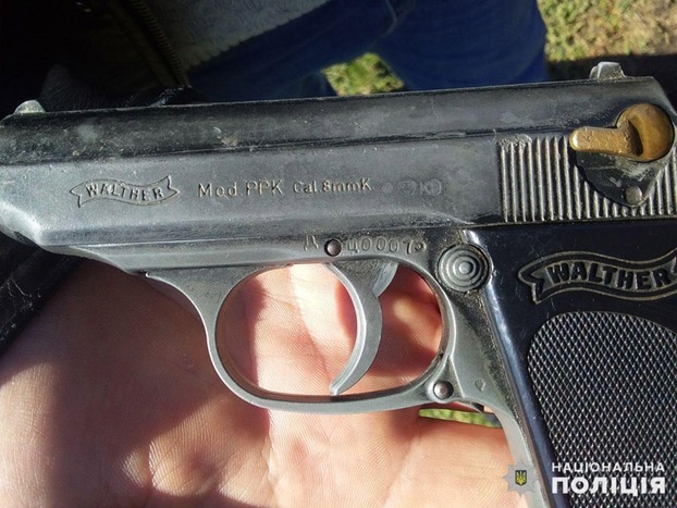 В Покровском районе школьник сдал в полицию пистолет