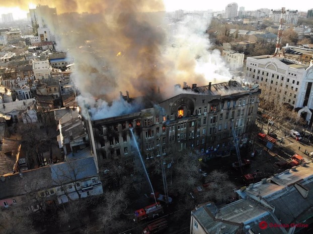 Пожар в Одесском колледже: обнаружены тела еще двух погибших