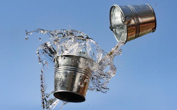 Сегодня, 24 февраля, в Константиновке продолжают развозить воду жителям – адреса