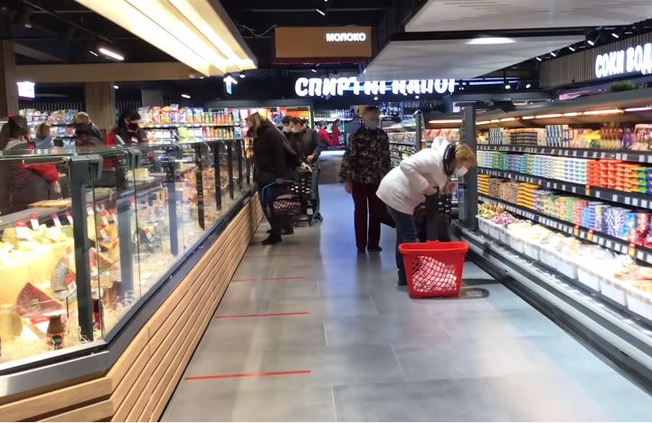 Скандальный супермаркет в Мариуполе снова заработал