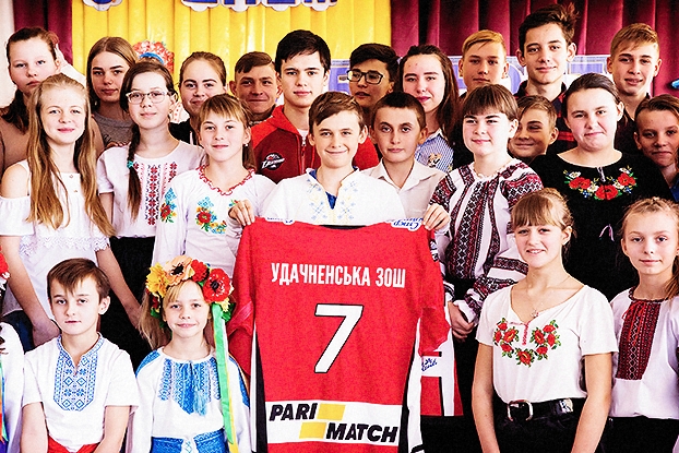 Школьники Константиновки и Удачного теперь официально болеют за «Донбасс»