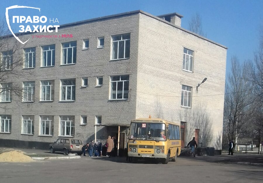 Бой в прифронтовой Марьинке: детей из школы и детского сада эвакуировали в подвалы
