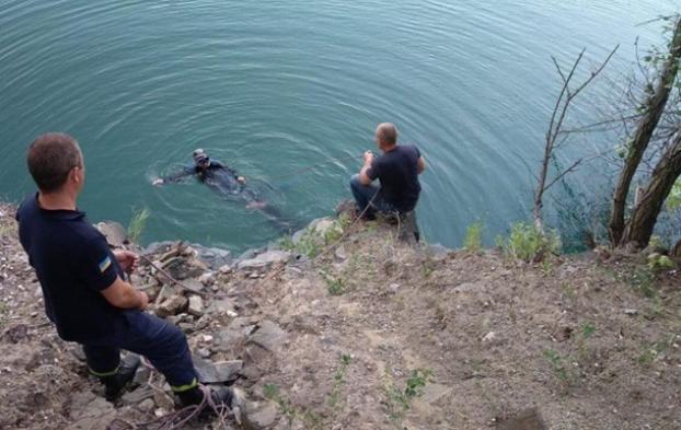 В Днепропетровской области подросток во время селфи упал в карьер и погиб