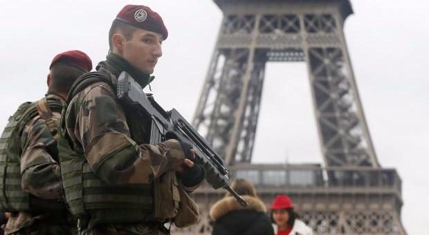 Теракты во Франции: Власти рассказали о трех предполагаемых смертниках