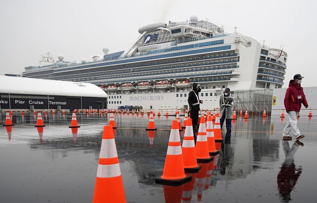 Число зараженных коронавирусом на лайнере в Японии достигло 542 человек