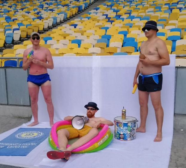 На украинском классико ультрас хозяев обещают пляжную вечеринку