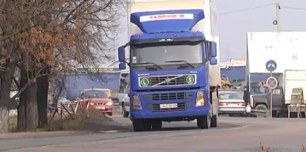 В Киеве дальнобойщики заблокировали Кабмин