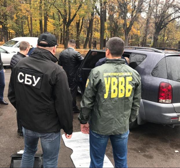 На Буковине задержали двух пограничников, которые пытались организовать незаконное перемещение товаров