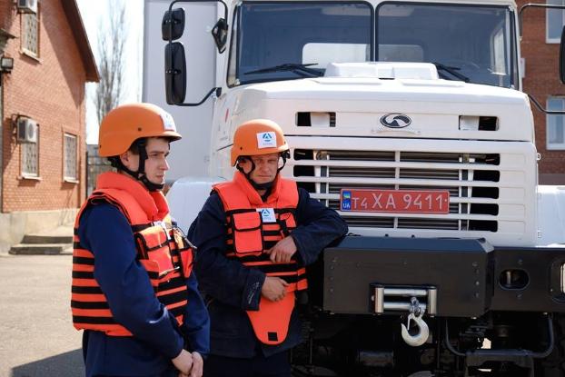Компания «Вода Донбасса» получила в подарок КрАЗы, бронежилеты и каски