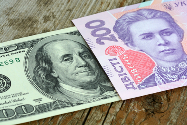 НБУ: Официальный курс гривни на межбанке снизился до 23,85 грн/$1