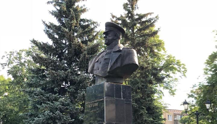 Мэр Харькова выполнил обещание: памятник маршалу Жукову восстановлен