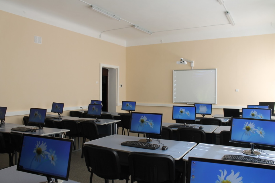 Школы Краматорска получили новое компьютерное оборудование