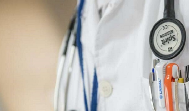 Зарплаты врачей выросли почти на треть: сколько зарабатывают медики в Украине