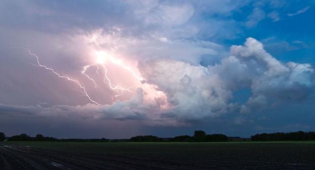 В южных и восточных областях Украины объявлено штормовое предупреждение