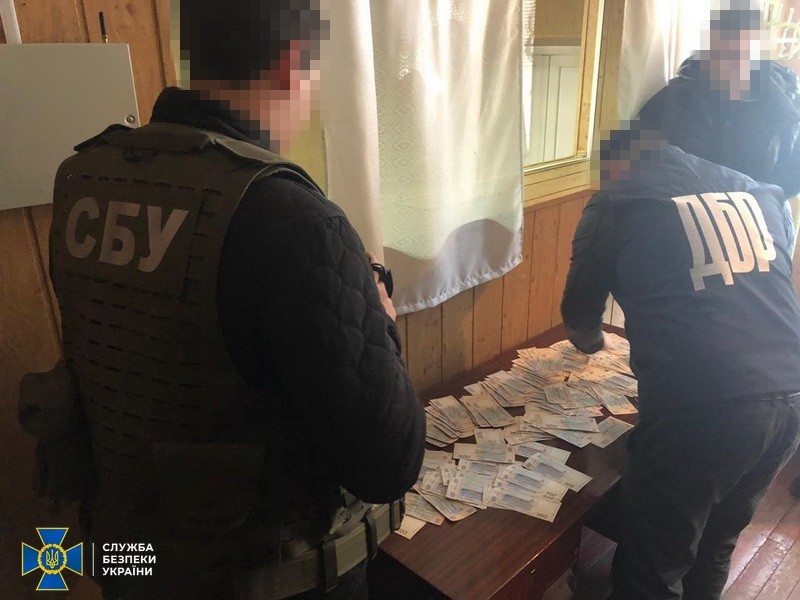 Прокурор в Донецкой области попался на крупной взятке