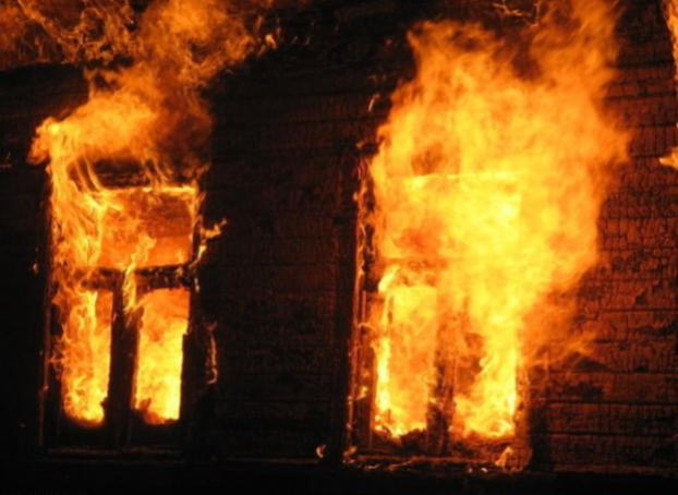 Во время пожара в жилом доме в Покровске пострадал человек