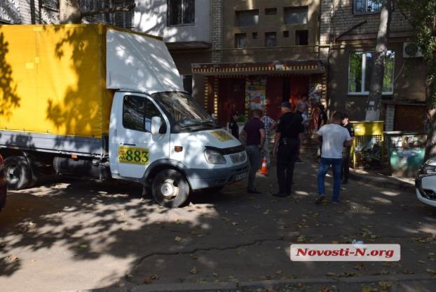 Не там припарковался: в Николаеве в упор расстреляли водителя такси