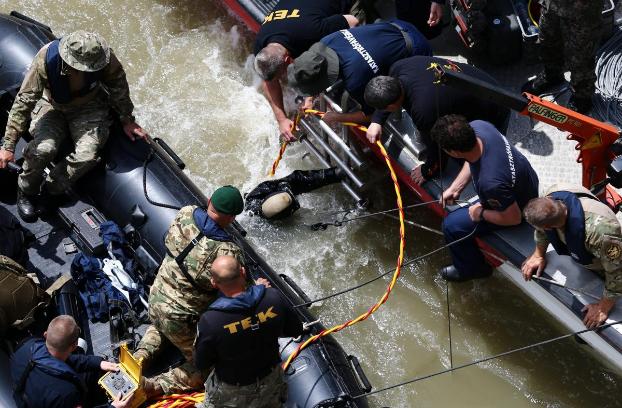 Авария на Дунае: затонувший в Будапеште катер вытащили из реки, нашли еще 4 тела