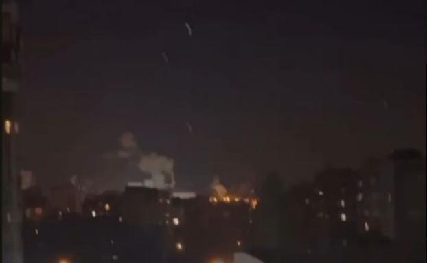 Над Донецком зафиксировали след от ракеты