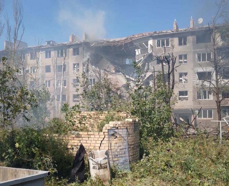 10 ударов, прямое попадание в дом: В Константиновке разбирают завалы