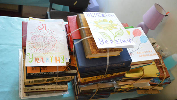 Библиотеки Покровска передали военному госпиталю книги