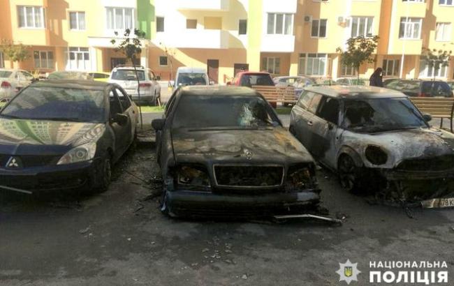 В Киевской области из-за поджога на парковке сгорели сразу семь машин – полиция