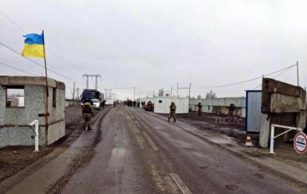 На блокпосту в Луганской области у пассажира автомобиля обнаружены патроны и наркотики