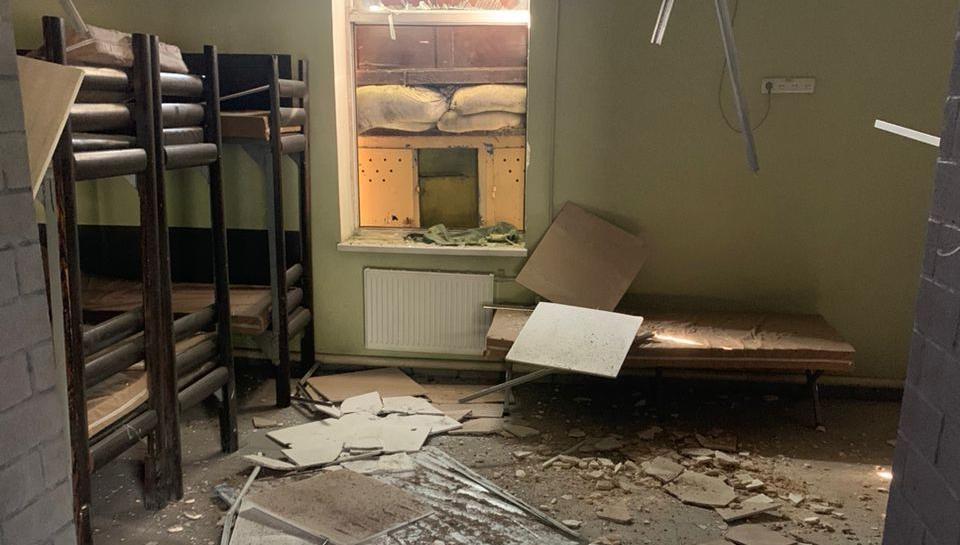 Прилет по Дружковке: трое раненых, повреждена пожарная часть