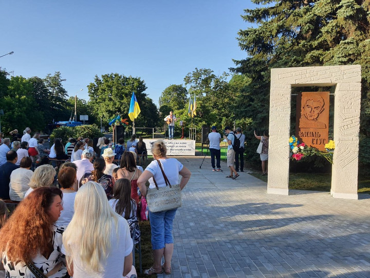 В Краматорске открыли памятник Василию Стусу