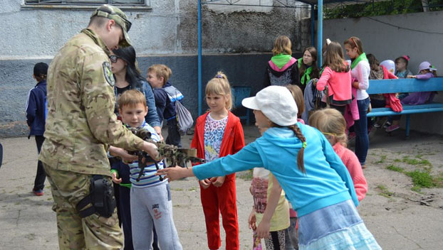 Дети Покровска и Мирнограда погостят у полицейских и пожарных
