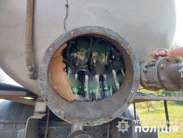 Водій цистерни намагався провезти в Донецьку область 9 тисяч літрів алкоголю