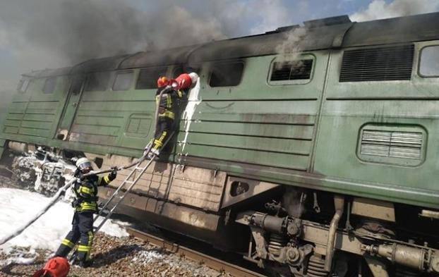 В Луганской области загорелся локомотив грузового поезда
