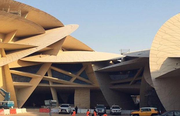 В Катаре строят необычный музей в форме структуры кристалла