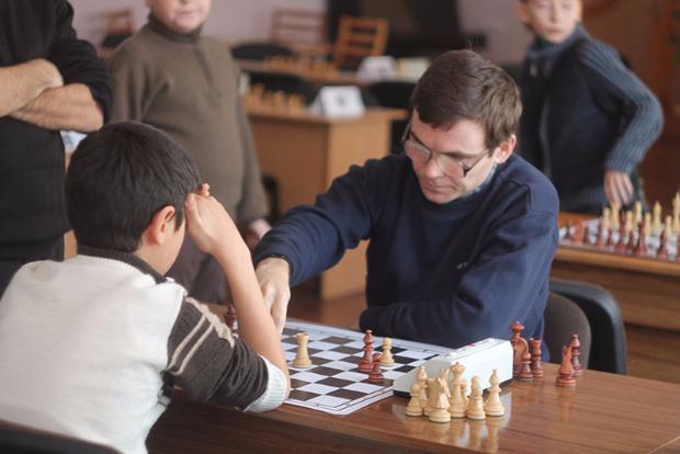 Славянск принял соревнования по шахматам среди юношей и девушек