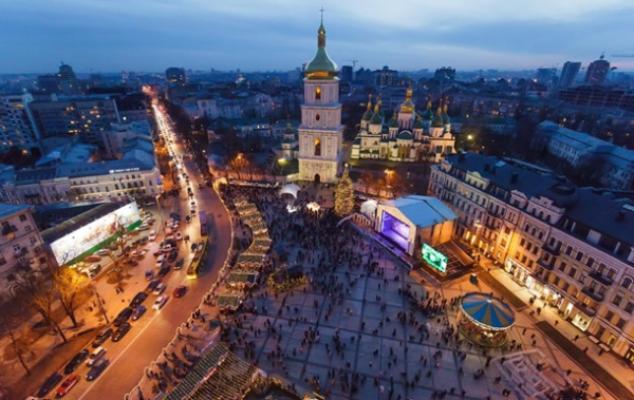 Сегодня в Киеве зажгут главную елку страны: движение в центре будет ограничено