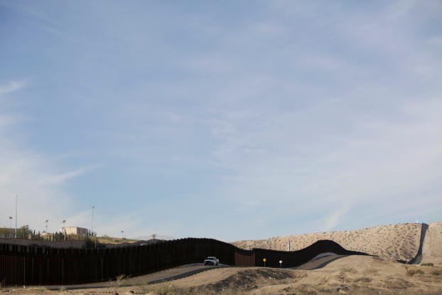 Трамп просит $18 миллиардов на строительство стены на границе с Мексикой