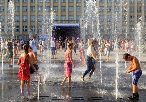 Синоптики назвали дату, когда отступит аномальная жара в Украине