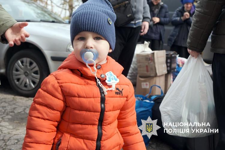 «Нам предложили домик в поселке. Там спокойно»: Из Дружковки эвакуируют семьи с детьми