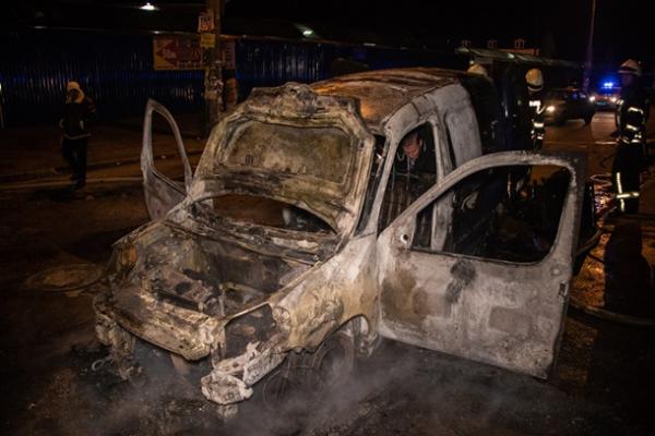 В Киеве на ходу загорелась автокофейня