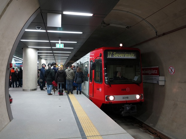 В Кёльне из-за распыления газа была эвакуирована станция метро