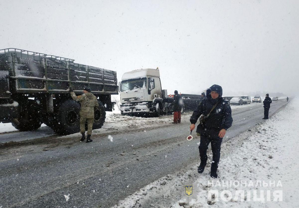 10 ДТП и 36 заносов: последствия непогоды в Донецкой области